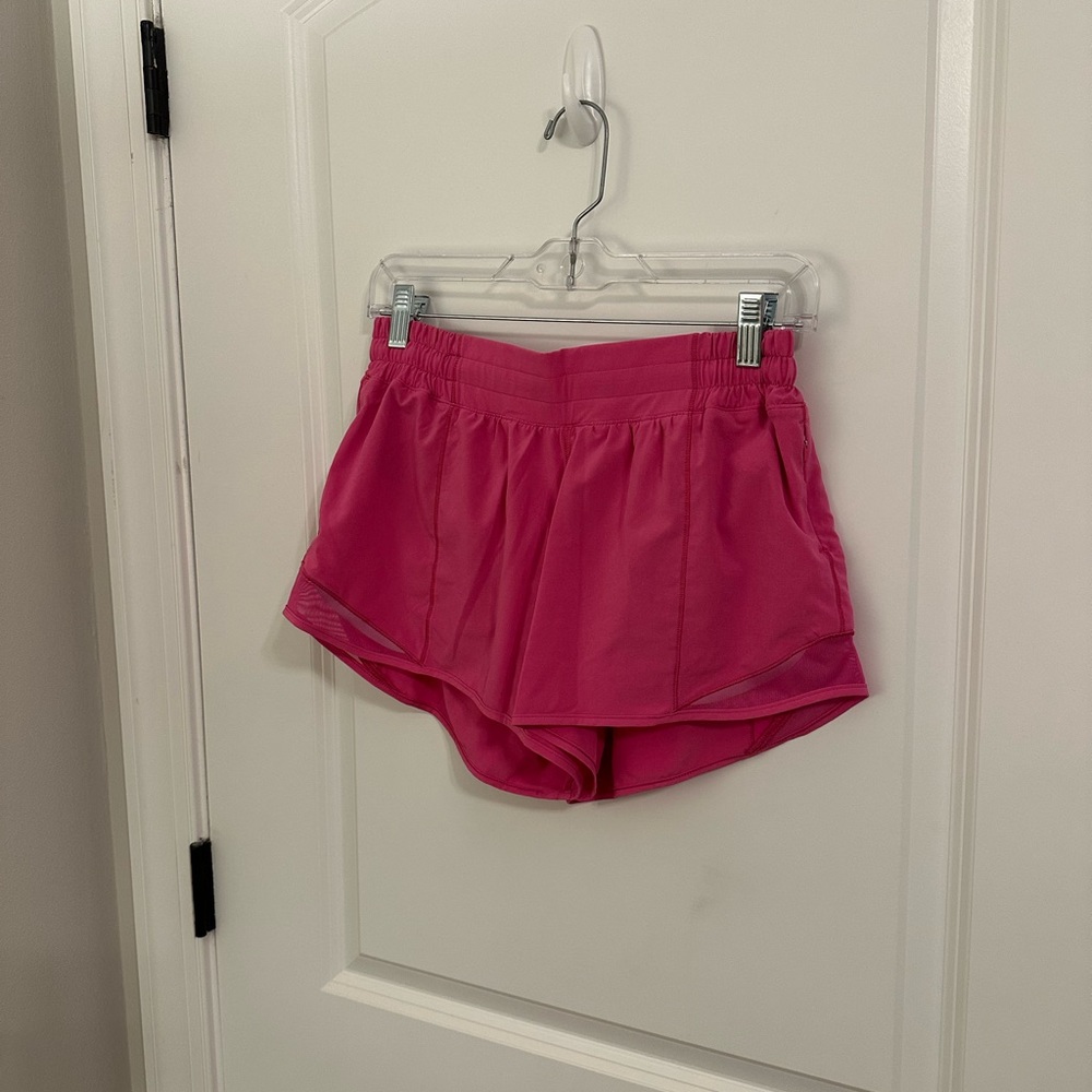 LULULEMON Hotty Hot 4” Shorts in Sonic Pink!